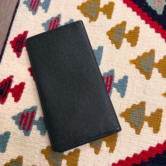 LOUIS VUITTON
Taiga Porte-Chequier Cartes Credit
Wallet - Picture 3 of 12